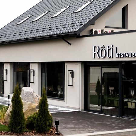 R.Hotel Chernivtsi Bagian luar foto