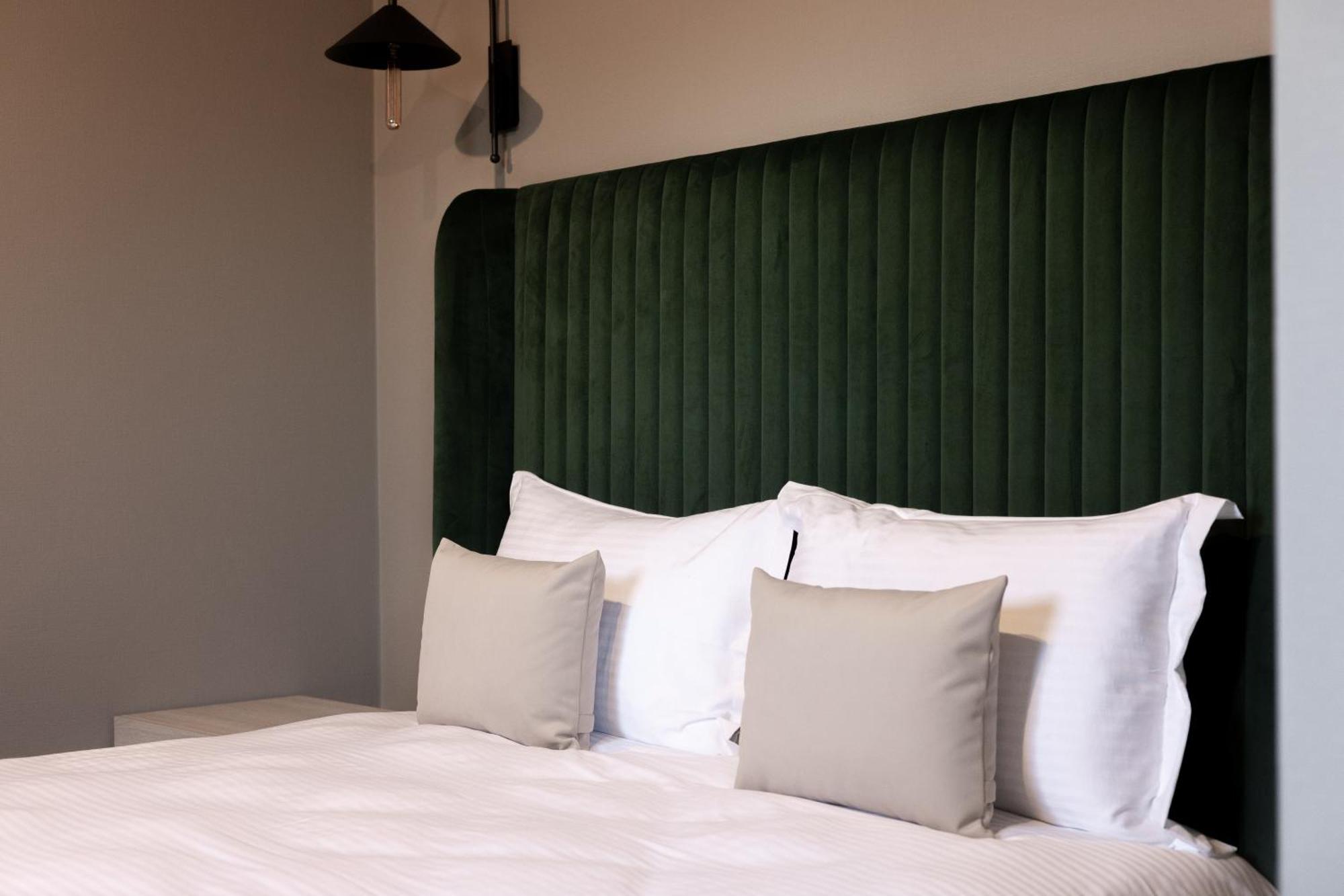 R.Hotel Chernivtsi Bagian luar foto