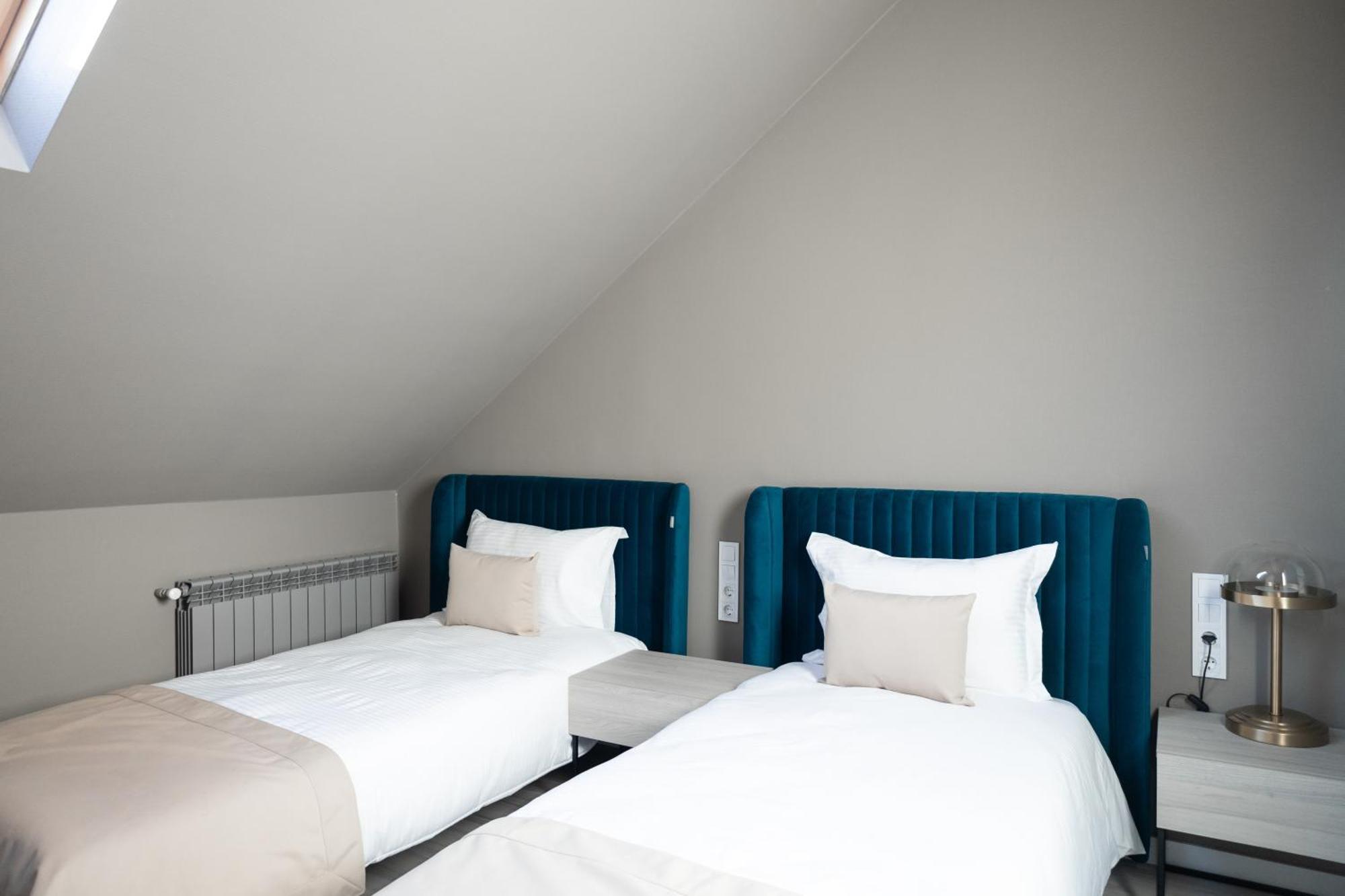 R.Hotel Chernivtsi Bagian luar foto