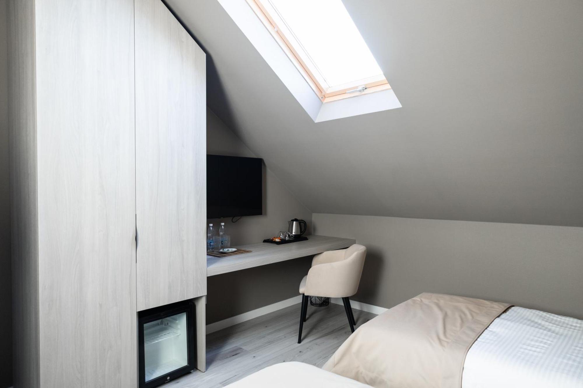 R.Hotel Chernivtsi Bagian luar foto