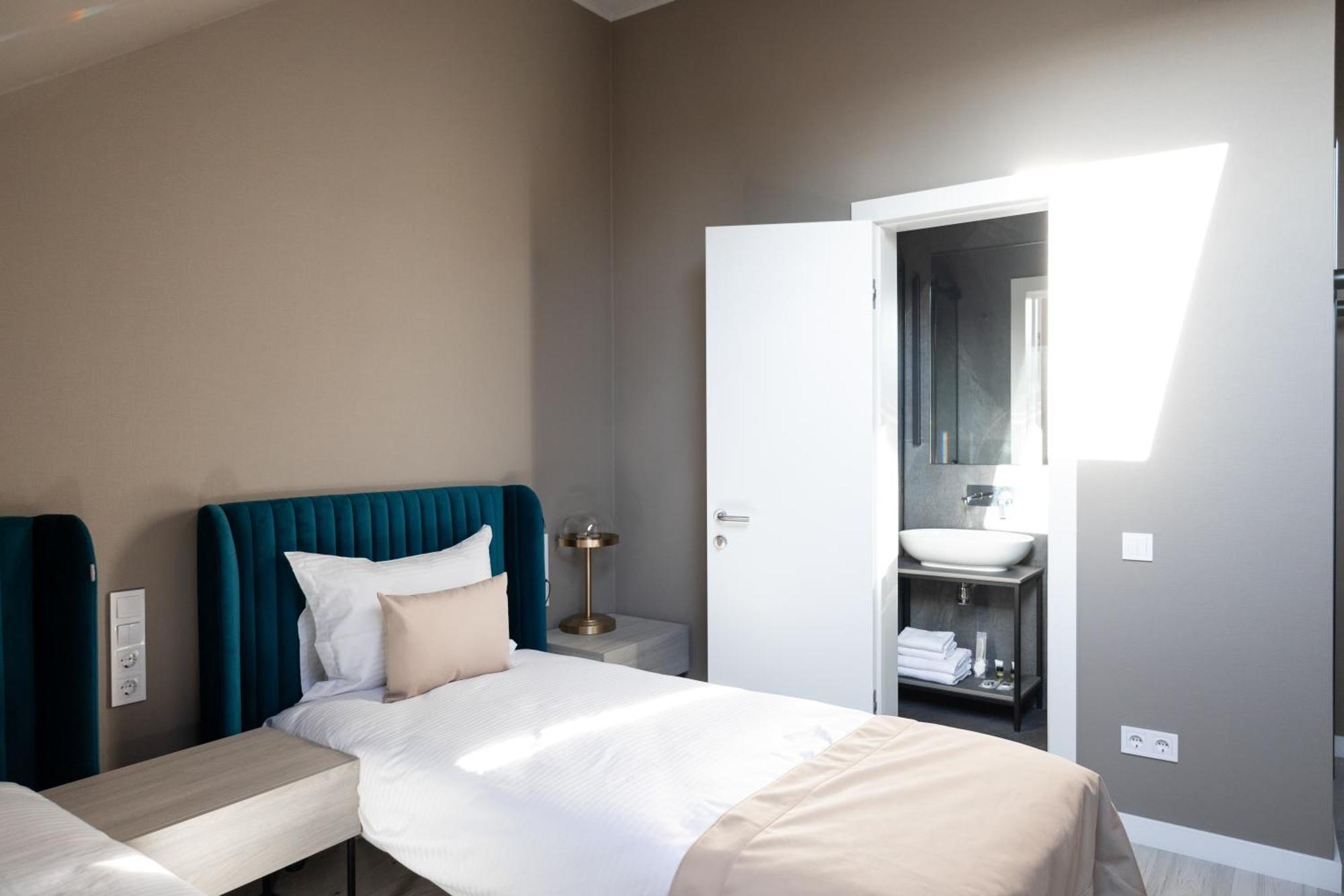 R.Hotel Chernivtsi Bagian luar foto