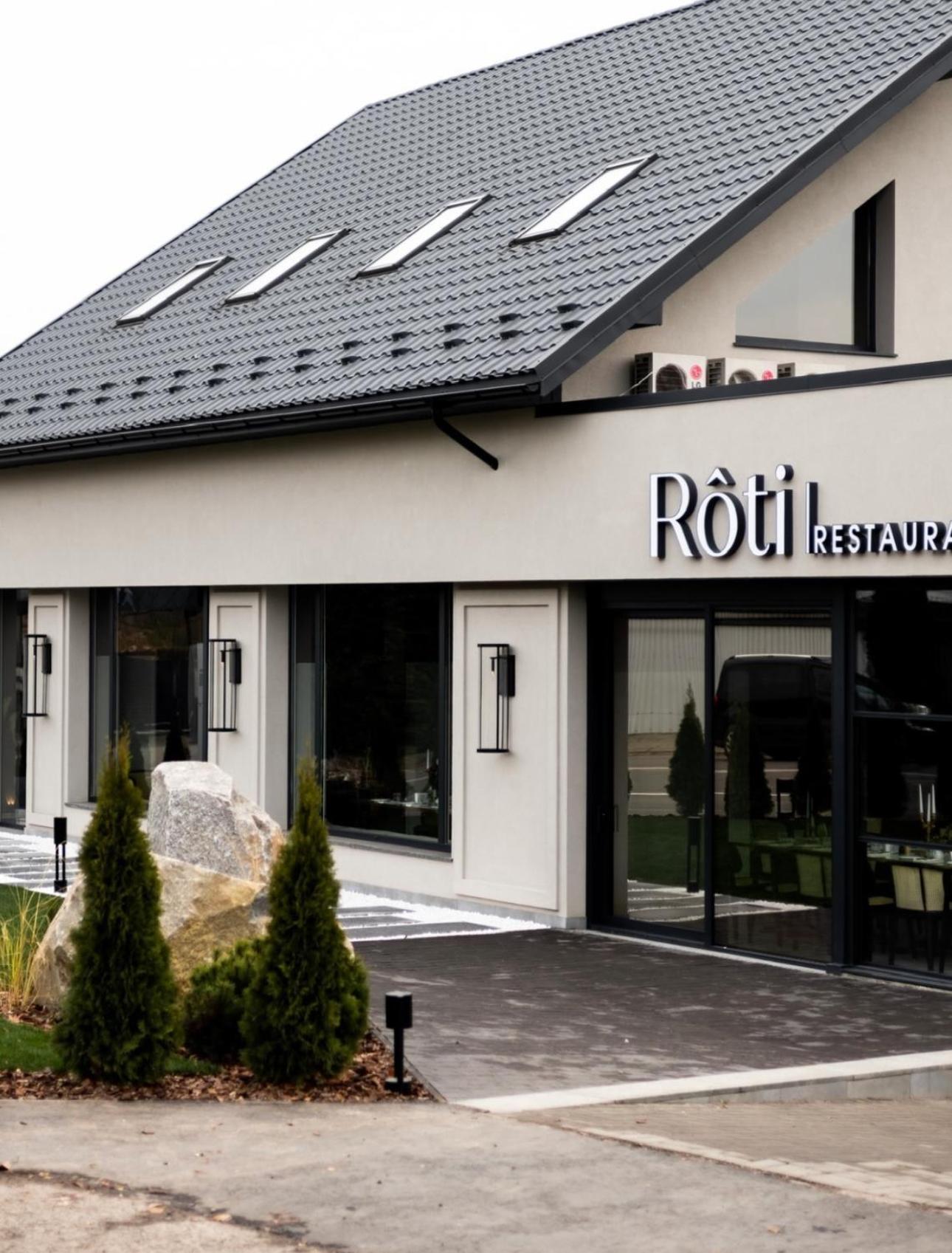 R.Hotel Chernivtsi Bagian luar foto